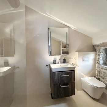 bathroom in holiday apartment kafenio