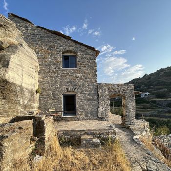 view from the seaside of the holiday apartment kafenio in ikaria